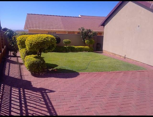 3 BEDROOM HOUSE FOR SALE IN TLHABANE WEST
